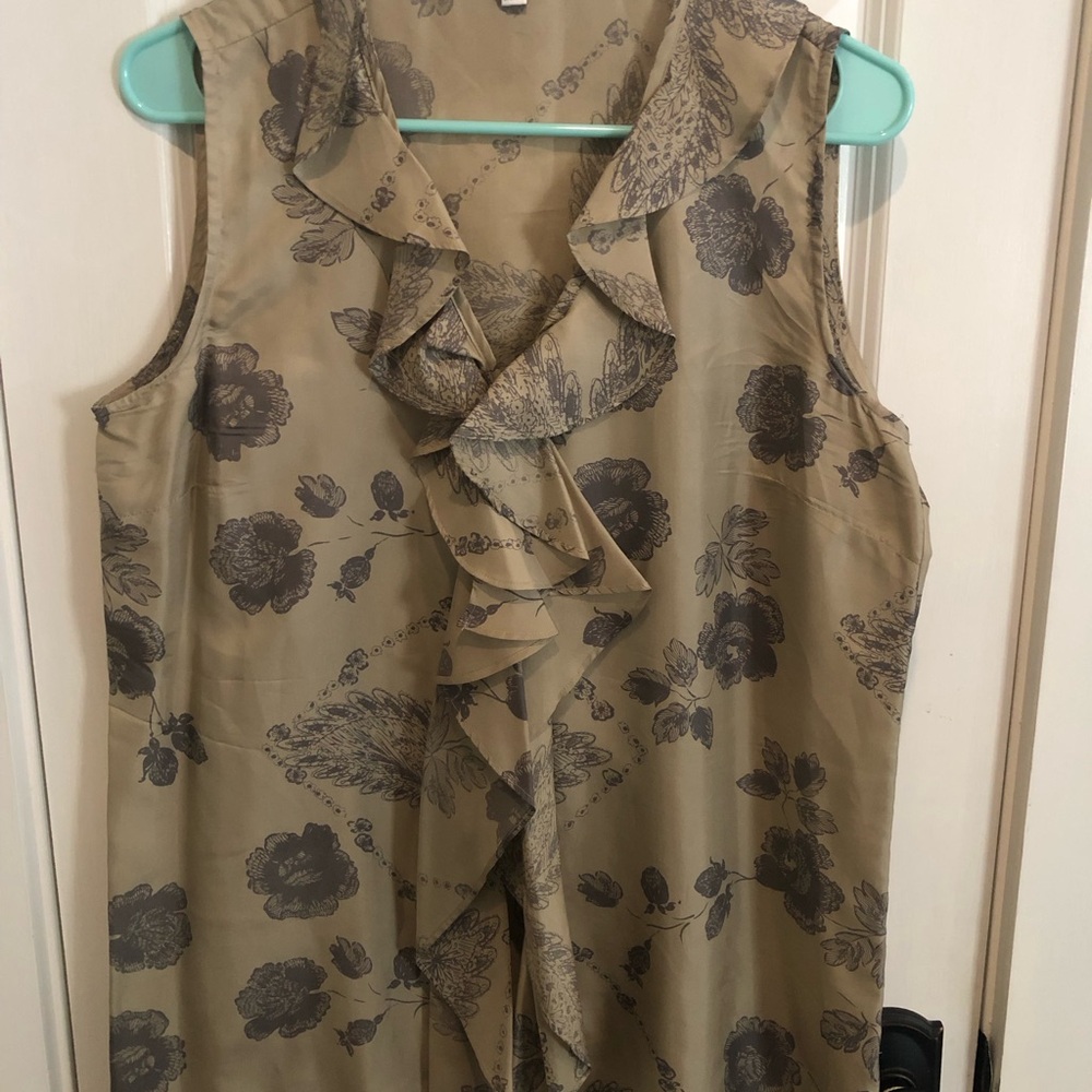 CAbi Beige Sleeveless Blouse with Gray Floral Print